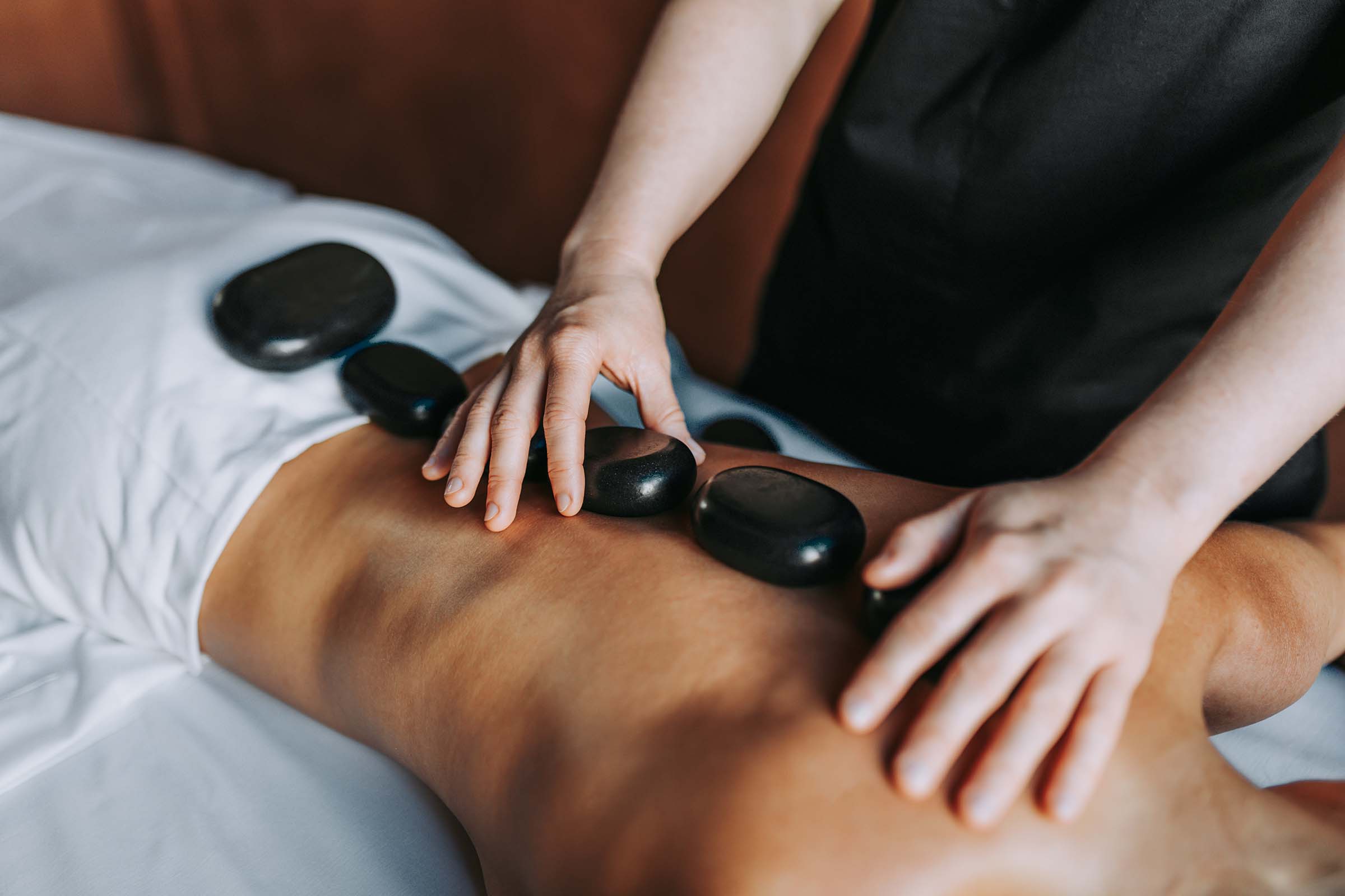 woman relaxing in a beauty spa WEDDQ3R